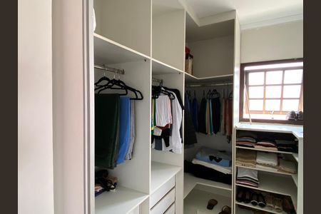 Casa à venda com 278m², 3 quartos e 8 vagasSuíte - Closet