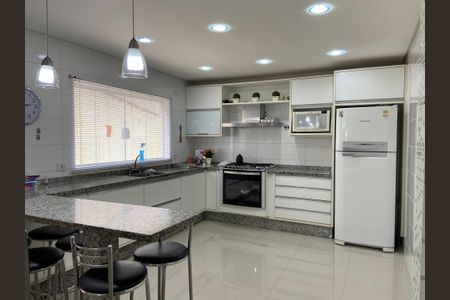 Casa à venda com 278m², 3 quartos e 8 vagasCozinha