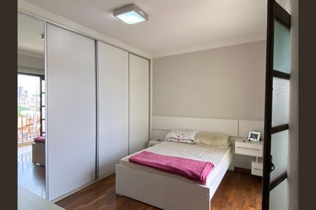 Casa à venda com 278m², 3 quartos e 8 vagasQuarto 2