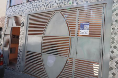 Casa para alugar com 65m², 2 quartos e sem vagaFachada e portão