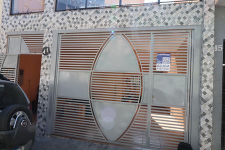 Casa para alugar com 65m², 2 quartos e sem vagaFachada e portão