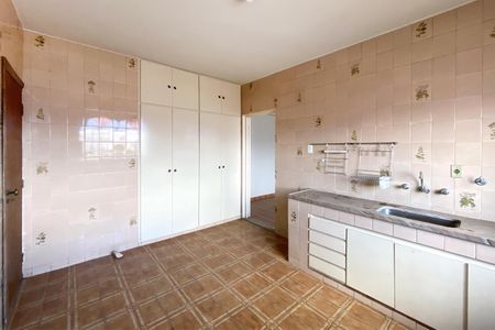 Casa para alugar com 200m², 4 quartos e sem vagaCozinha