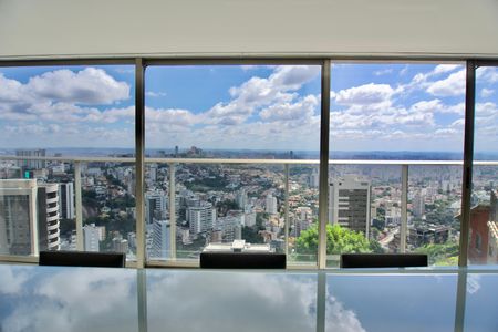 Apartamento para alugar com 225m², 3 quartos e 4 vagasSala - Janela