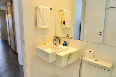 Apartamento para alugar com 225m², 3 quartos e 4 vagasSuíte 2 - Banheiro