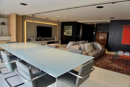 Apartamento para alugar com 225m², 3 quartos e 4 vagasSala