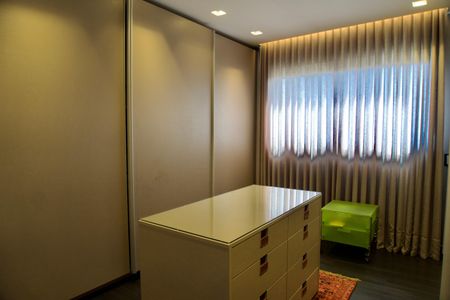 Apartamento para alugar com 225m², 3 quartos e 4 vagasSuíte 1 - Closet