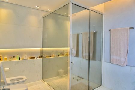 Apartamento para alugar com 225m², 3 quartos e 4 vagasSuíte 1 - Banheiro