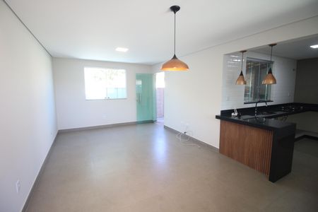 Casa à venda com 100m², 2 quartos e 6 vagasSala