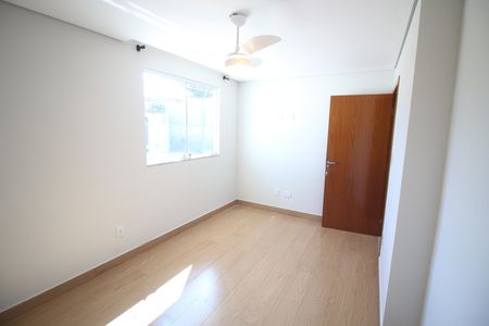 Casa à venda com 100m², 2 quartos e 6 vagasQuarto 2