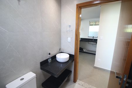 Casa à venda com 100m², 2 quartos e 6 vagasBanheiro