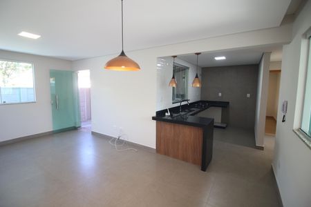 Sala de casa à venda com 2 quartos, 100m² em Diamante, Belo Horizonte