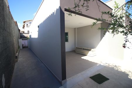 Casa à venda com 100m², 2 quartos e 6 vagasQuintal
