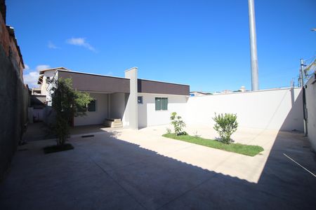 Casa à venda com 100m², 2 quartos e 6 vagasQuintal