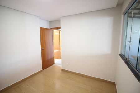 Quarto 1 de casa à venda com 2 quartos, 100m² em Diamante, Belo Horizonte