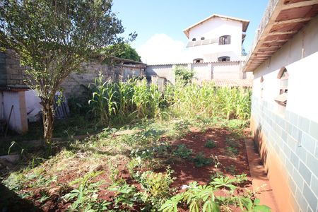 Casa à venda com 100m², 2 quartos e 6 vagasQuintal