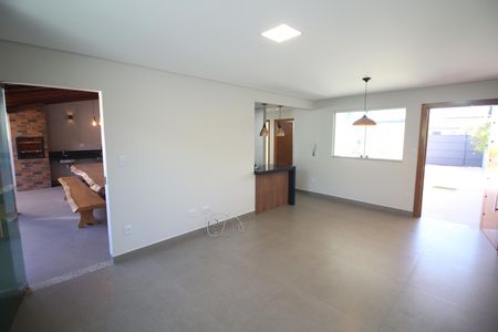 Sala de casa à venda com 2 quartos, 100m² em Diamante, Belo Horizonte