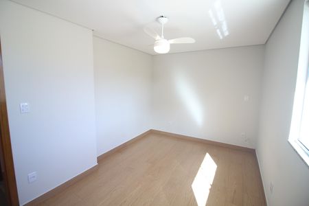 Casa à venda com 100m², 2 quartos e 6 vagasQuarto 2