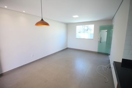 Sala de casa à venda com 2 quartos, 100m² em Diamante, Belo Horizonte