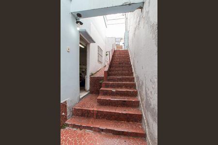 Casa à venda com 269m², 7 quartos e 2 vagas Casa à venda com 269m², 7 quartos e 2 vagasEscada