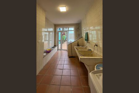 Casa à venda com 475m², 7 quartos e 4 vagas Casa à venda com 475m², 7 quartos e 4 vagasÁrea de Serviço