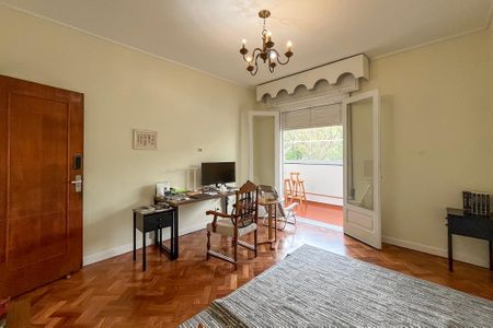 Casa à venda com 475m², 7 quartos e 4 vagas Casa à venda com 475m², 7 quartos e 4 vagasQuarto 2