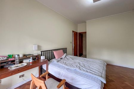 Casa à venda com 475m², 7 quartos e 4 vagas Casa à venda com 475m², 7 quartos e 4 vagasQuarto 1