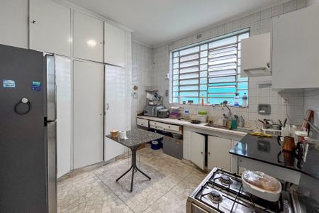 Casa à venda com 475m², 7 quartos e 4 vagas Casa à venda com 475m², 7 quartos e 4 vagasCozinha