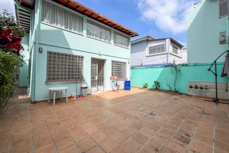 Casa à venda com 475m², 7 quartos e 4 vagas Casa à venda com 475m², 7 quartos e 4 vagasQuintal