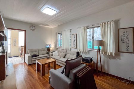 Casa à venda com 475m², 7 quartos e 4 vagas Casa à venda com 475m², 7 quartos e 4 vagasSala de TV