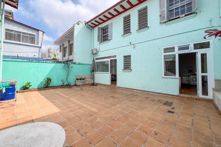 Casa à venda com 475m², 7 quartos e 4 vagas Casa à venda com 475m², 7 quartos e 4 vagasQuintal