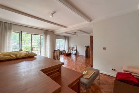 Casa à venda com 475m², 7 quartos e 4 vagas Casa à venda com 475m², 7 quartos e 4 vagasSala