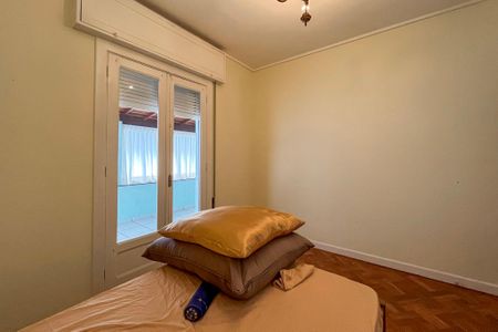 Casa à venda com 475m², 7 quartos e 4 vagas Casa à venda com 475m², 7 quartos e 4 vagasQuarto 4