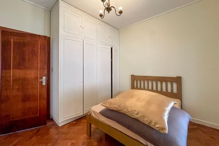 Casa à venda com 475m², 7 quartos e 4 vagas Casa à venda com 475m², 7 quartos e 4 vagasQuarto 4