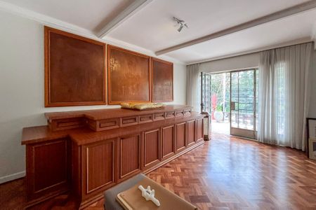 Casa à venda com 475m², 7 quartos e 4 vagas Casa à venda com 475m², 7 quartos e 4 vagasSala