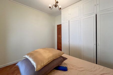 Casa à venda com 475m², 7 quartos e 4 vagas Casa à venda com 475m², 7 quartos e 4 vagasQuarto 4
