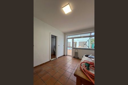 Casa à venda com 475m², 7 quartos e 4 vagas Casa à venda com 475m², 7 quartos e 4 vagasQuarto de Serviço