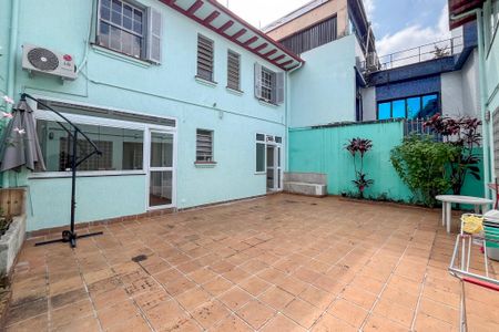 Casa à venda com 475m², 7 quartos e 4 vagas Casa à venda com 475m², 7 quartos e 4 vagasQuintal