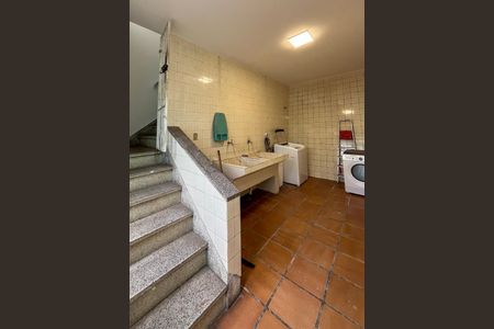 Casa à venda com 475m², 7 quartos e 4 vagas Casa à venda com 475m², 7 quartos e 4 vagasÁrea de Serviço