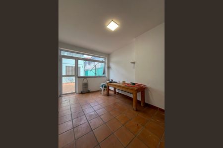 Casa à venda com 475m², 7 quartos e 4 vagas Casa à venda com 475m², 7 quartos e 4 vagasQuarto de Serviço
