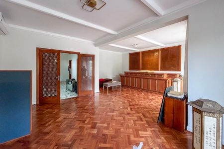 Casa à venda com 475m², 7 quartos e 4 vagas Casa à venda com 475m², 7 quartos e 4 vagasSala