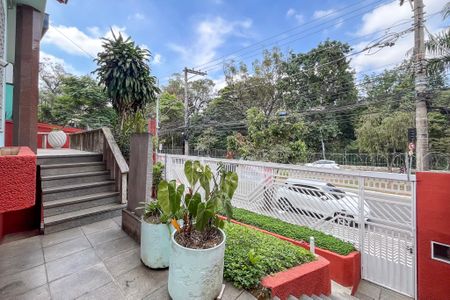 Casa à venda com 475m², 7 quartos e 4 vagas Casa à venda com 475m², 7 quartos e 4 vagasEntrada