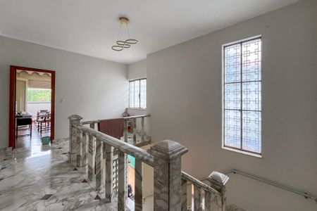 Casa à venda com 475m², 7 quartos e 4 vagas Casa à venda com 475m², 7 quartos e 4 vagasAcesso