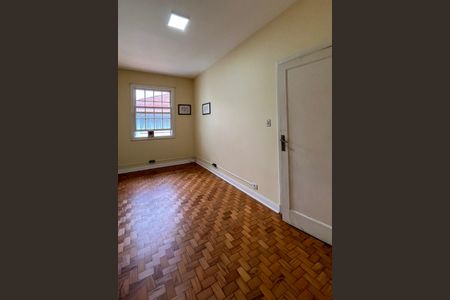 Casa à venda com 475m², 7 quartos e 4 vagas Casa à venda com 475m², 7 quartos e 4 vagasQuarto 6