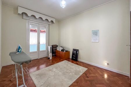 Casa à venda com 475m², 7 quartos e 4 vagas Casa à venda com 475m², 7 quartos e 4 vagasQuarto 3