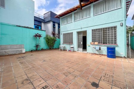 Casa à venda com 475m², 7 quartos e 4 vagas Casa à venda com 475m², 7 quartos e 4 vagasQuintal