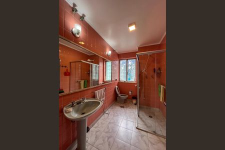 Casa à venda com 475m², 7 quartos e 4 vagas Casa à venda com 475m², 7 quartos e 4 vagasBanheiro 2