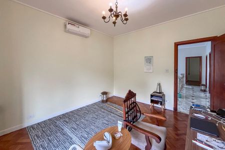 Casa à venda com 475m², 7 quartos e 4 vagas Casa à venda com 475m², 7 quartos e 4 vagasQuarto 2