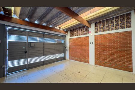 Casa à venda com 250m², 2 quartos e 2 vagasGaragem