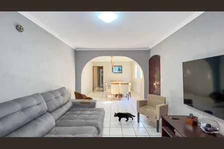 Casa à venda com 250m², 2 quartos e 2 vagasSala