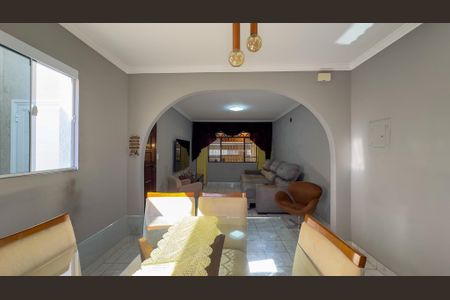 Casa à venda com 250m², 2 quartos e 2 vagasSala